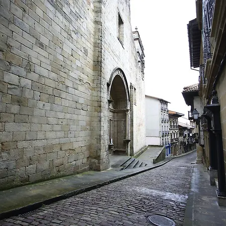 Ladronenea By Smiling Hondarribia